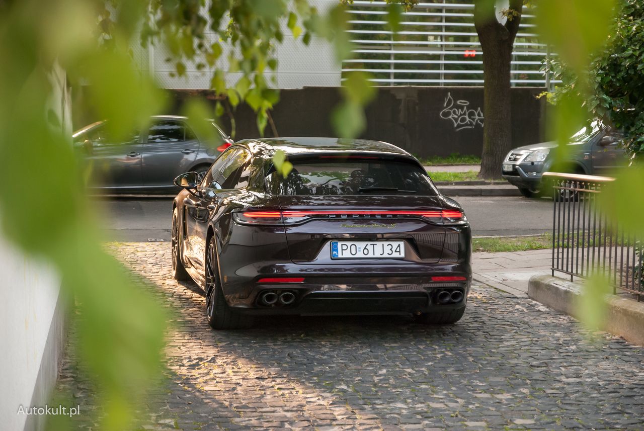 Test: Porsche Panamera Turbo S e-hybrid - absurd!