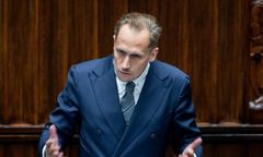 Wniósł na salę Sejmu flagę ze swastyką. Kara dla Berkowicza