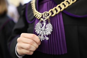 Co oznacza odrzucenie spadku i jakie są jego konsekwencje?