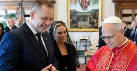 Nawrocka na audiencji u papieża. Już wiadomo, kto ją ubrał