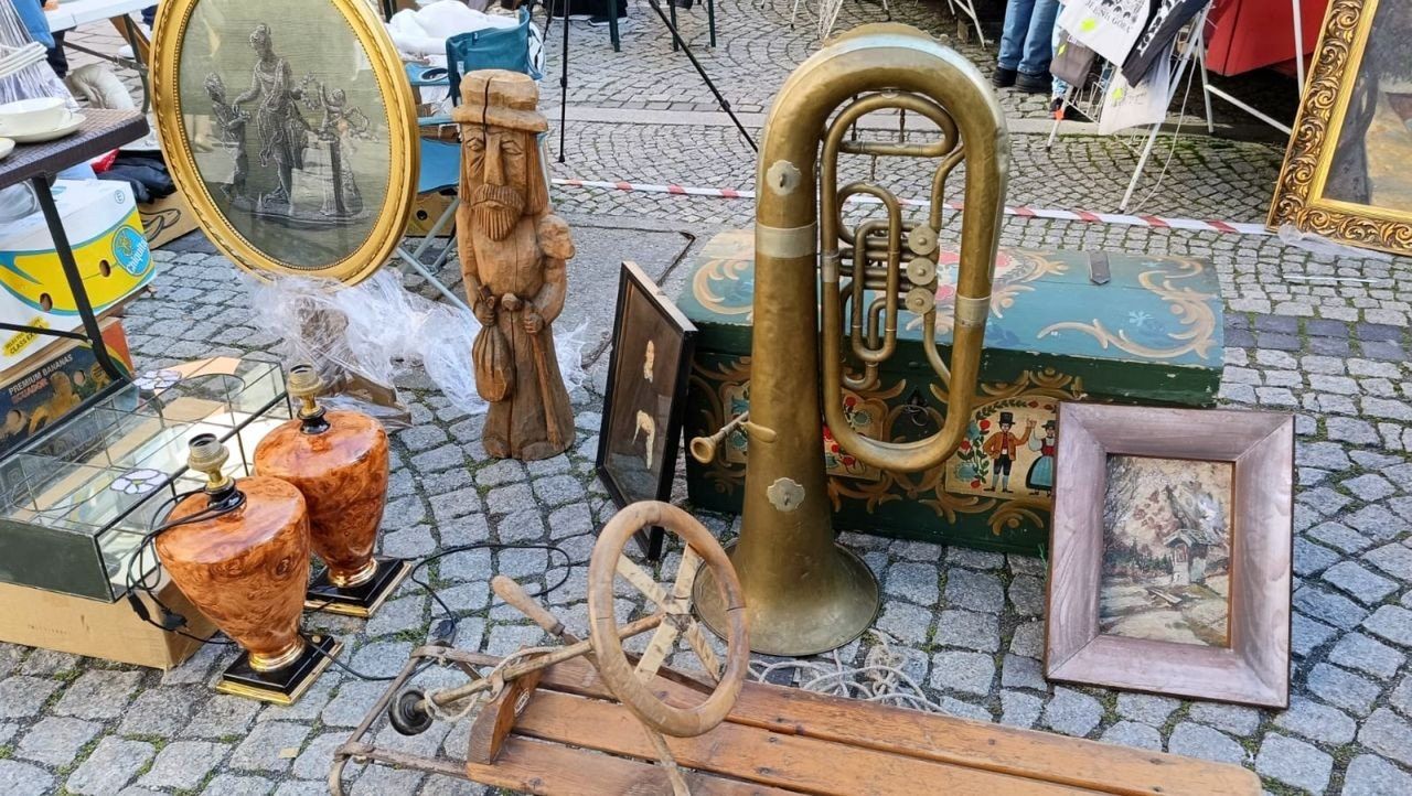 56. Targ Staroci i Osobliwości w Jeleniej Górze przyciąga wielu turystów, również tych z Zielonej Góry