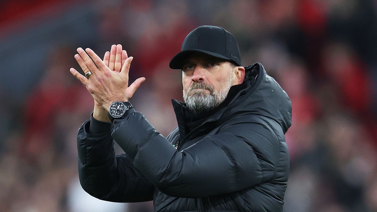 LIVERPOOL, ENGLAND - JANUARY 28: Juergen Klopp, Manager of Liverpool, applauds the fans at full-time following the Emirates FA Cup Fourth Round match between Liverpool and Norwich City at Anfield on January 28, 2024 in Liverpool, England. (Photo by Clive Brunskill/Getty Images)
