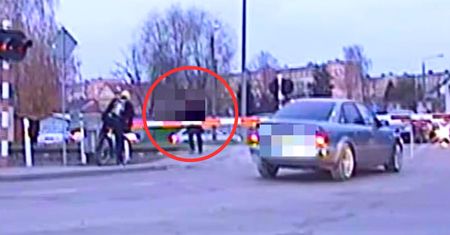 Przechodziła przez torowisko po zamknięciu rogatek. Nie wiedziała, że jest nagrywana