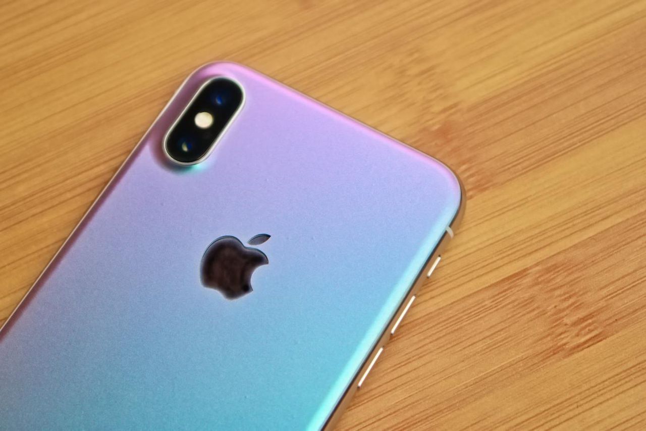 iPhone X z naklejką EasySkinz Chameleon Amethyst