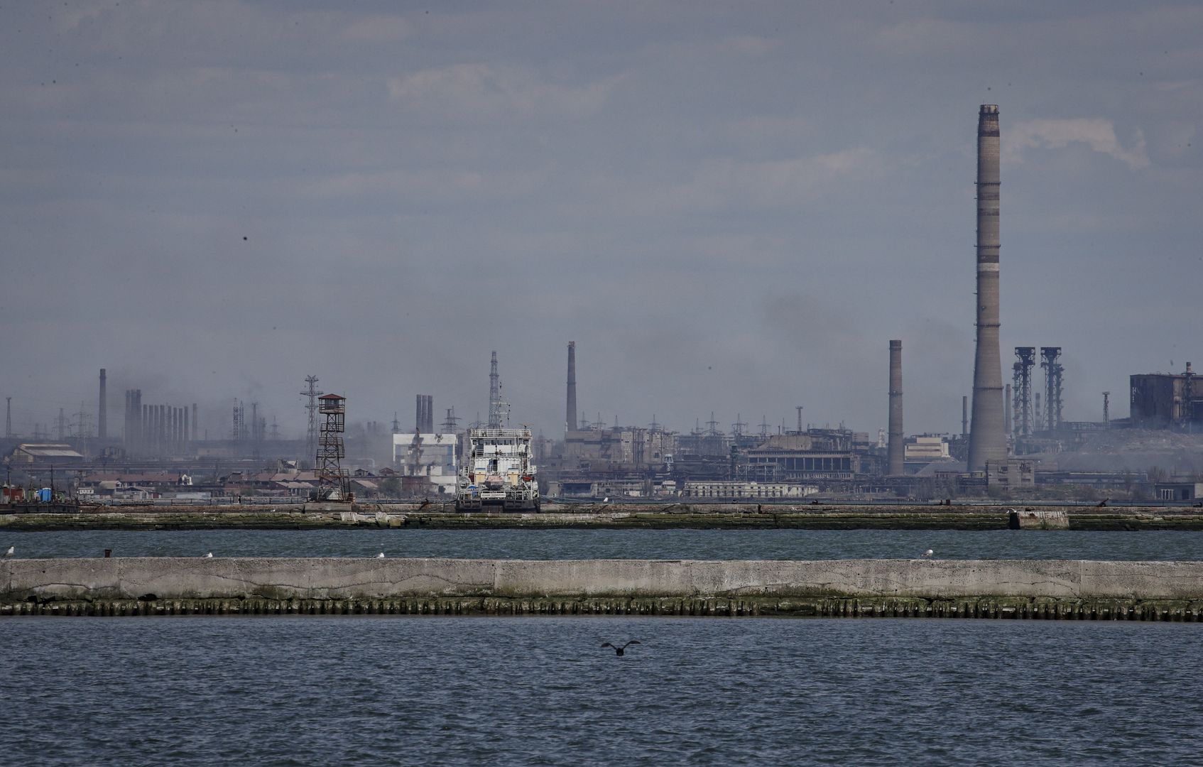 Grupa 40 cywilów opuściła zniszczony Mariupol