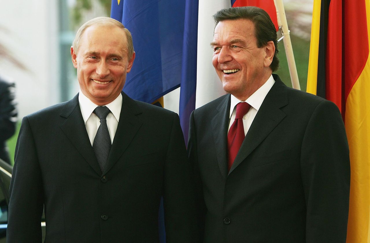 Vladimir Putin met with Gerhard Schroeder multiple times. Photo from 2005.