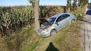 Wypadek na DK60 w Świerczynku. Zderzyły się dwie ciężarówki i Toyota. Kobieta trafiła do szpitala!