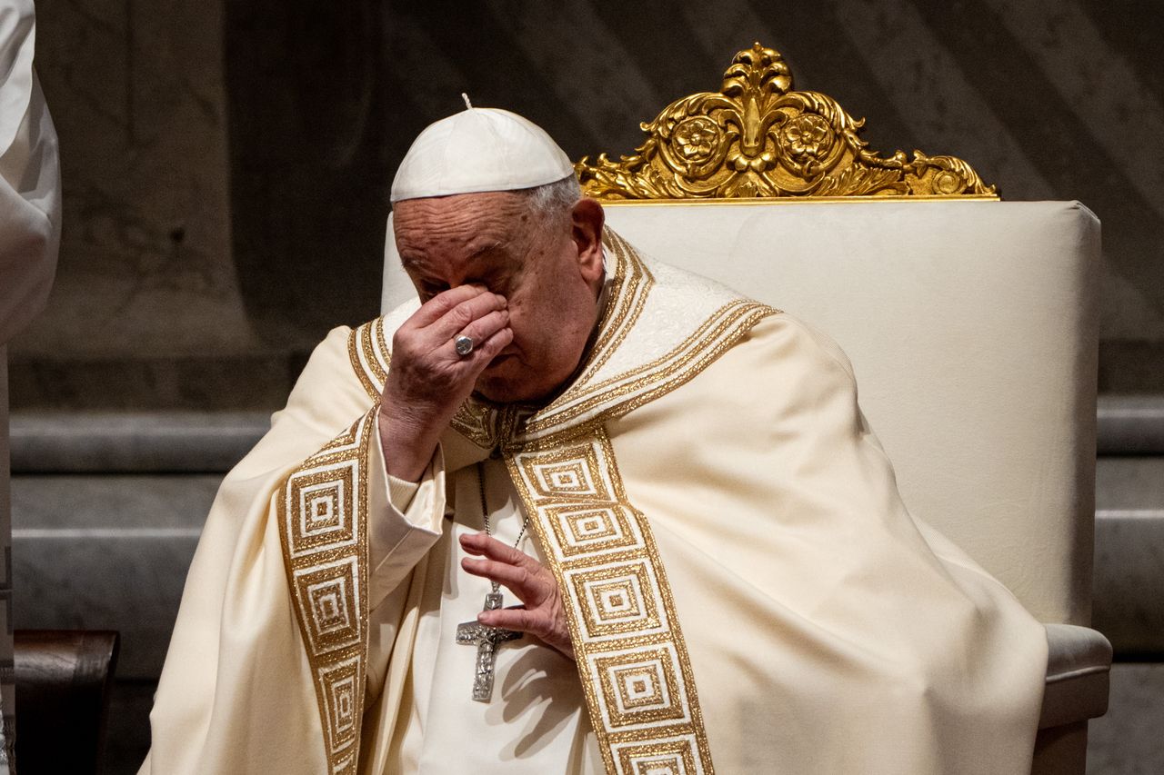 Papież Franciszek nadal przebywa w szpitalu