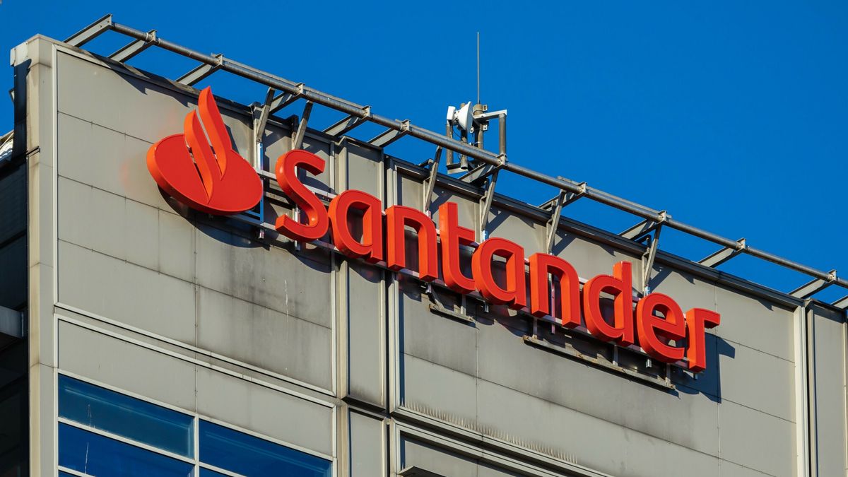 Logo Arkadiusz Zi�?ek
Fot. Arkadiusz Ziolek/East News.
n/z Logo banku Santander.
ARKADIUSZ ZIOLEK