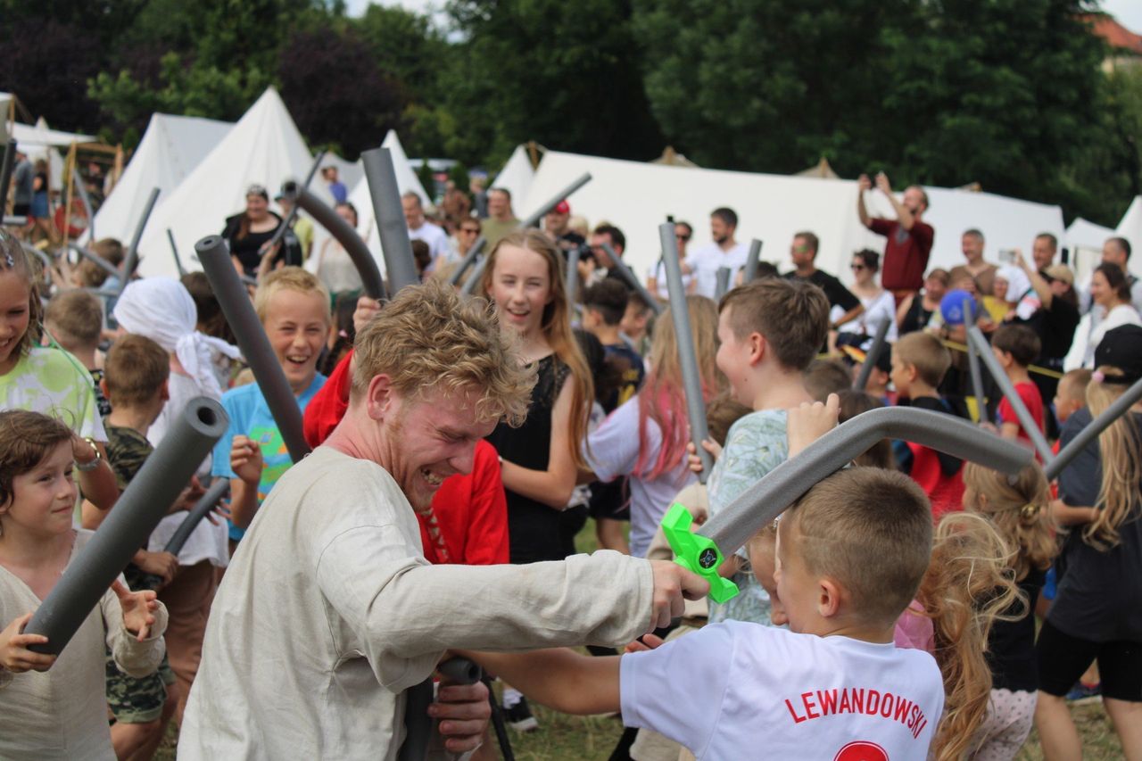 Gniezno: Koronacja Królewska. Na Placu św. Wojciecha stanęło obozowisko dla ponad 470 wojów