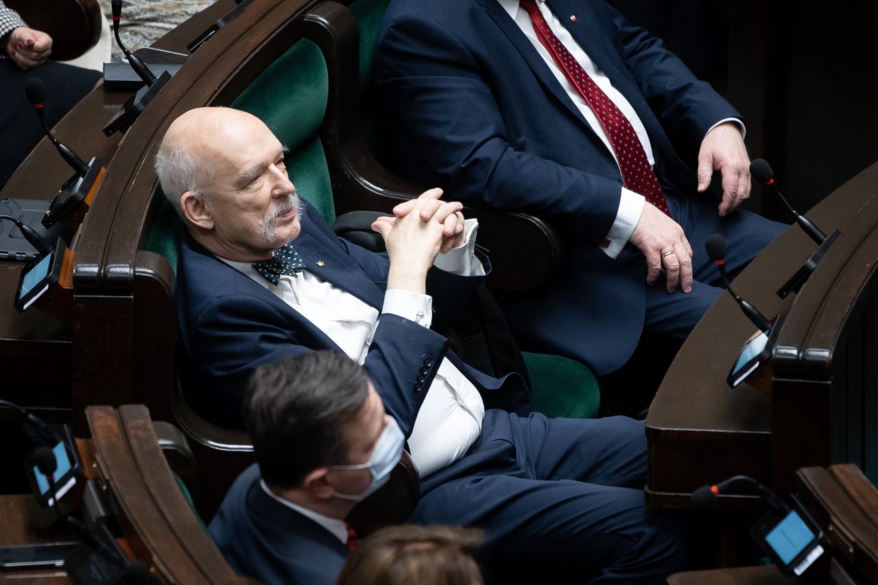 Janusz Korwin-Mikke obiecuje stworzenie nowego ugrupowania w reakcji na wydany przez kolegów z partii zakaz jego kandydowania w kolejnych wyborach (Photo by Mateusz Wlodarczyk/NurPhoto via Getty Images)