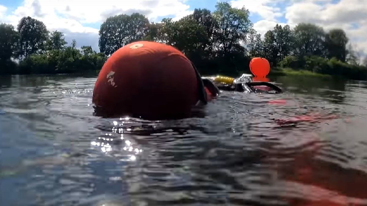 W Odrze odnaleziono wrak samochodu i ludzkie szczątki.