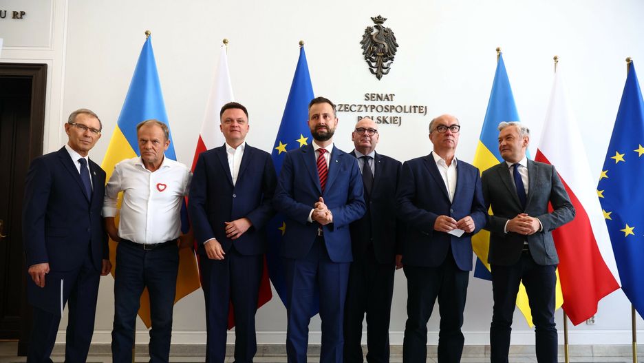 Opozycja og?asza Pakt Senacki
17.08.2023 Warszawa Senat  Opozycja oficjalne oglosila Pakt Senacki
Fot. Andrzej Iwanczuk/REPORTER 
n/z: Zygmunt Frankiewicz, Donald Tusk, Szymon Holownia, Wladyslaw Kosiniak-Kamysz, Piotr Zgorzelski, Wlodzimierz Czarzasty, Robert Biedron,
Andrzej Iwanczuk/REPORTER