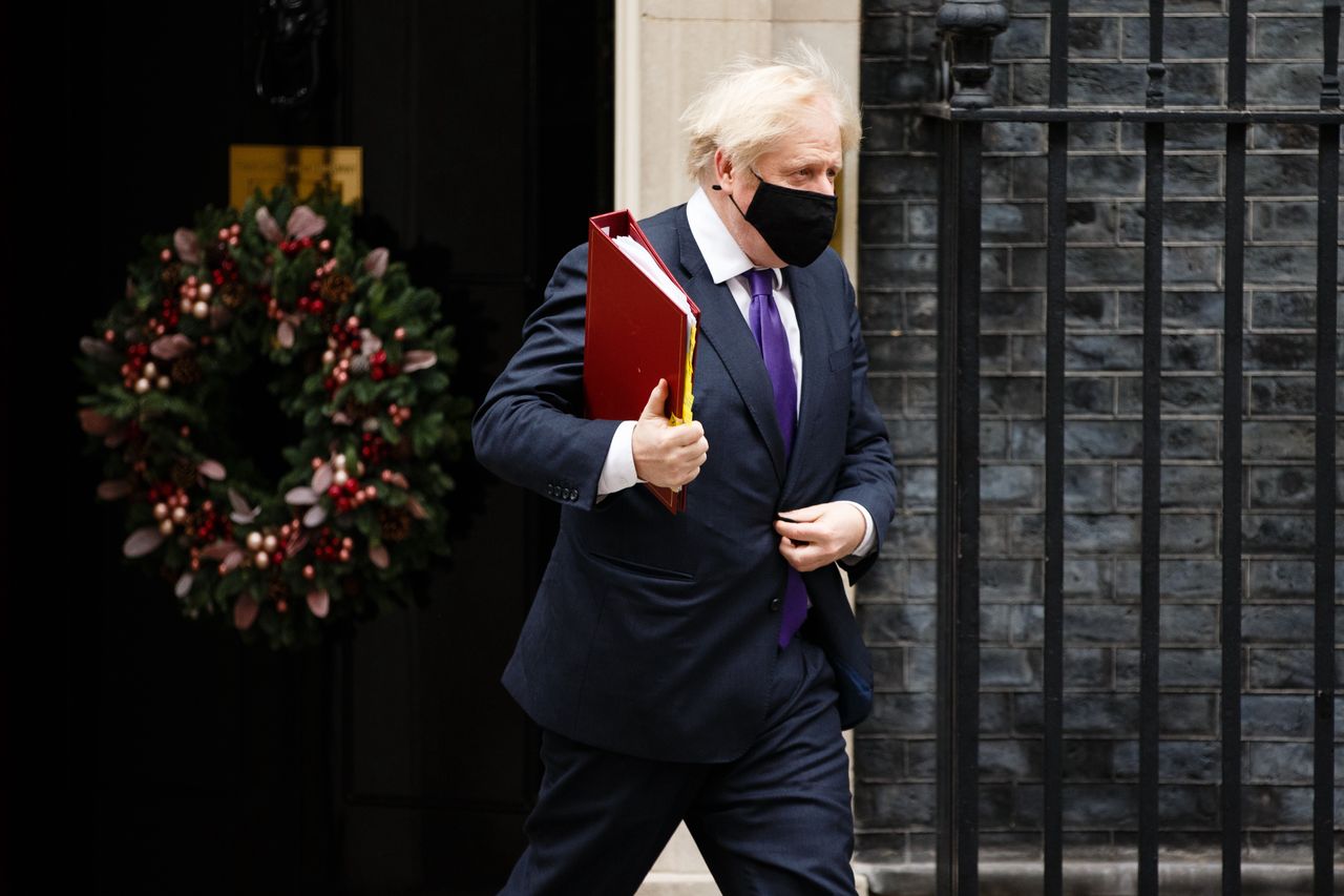 Brytyjski premier Boris Johnson zapowiedział reakcję na rosyjskie działania (Photo by David Cliff/NurPhoto via Getty Images)