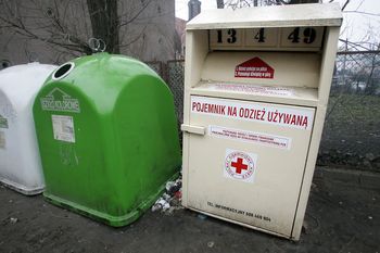 Łódzkie: PCK wycofuje się z pojemników na odzież używaną