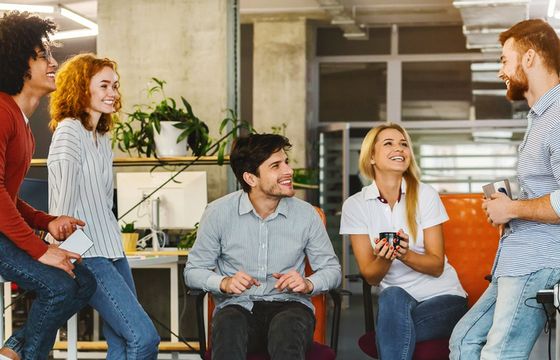 Rzeź juniorów. Czy to najmłodsi pracownicy mają najgorzej przez AI? Niekoniecznie