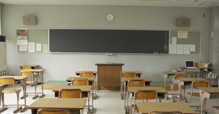 Pandemia, a w niej boom na szkoły policealne. "Uczą nawet zmarłych"