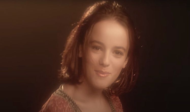 To Alizée śpiewała piosenkę "Moi... Lolita"