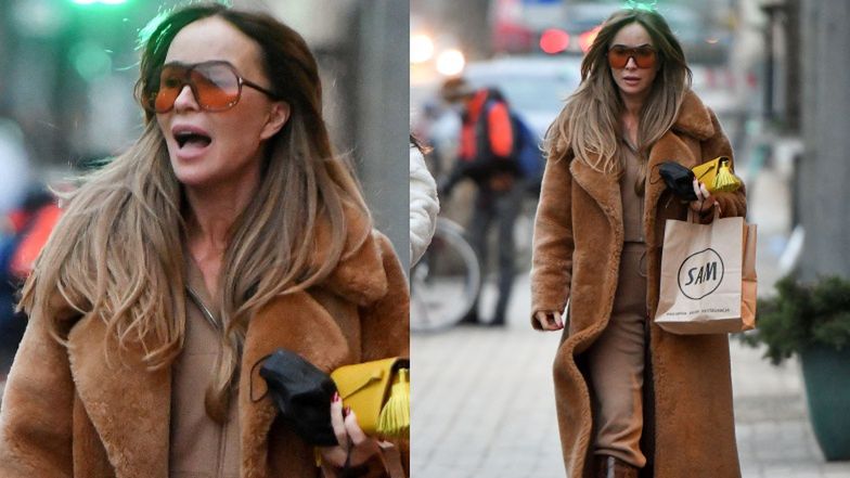 Joanna Przetakiewicz przeszukuje lodówkę z kiełbasami