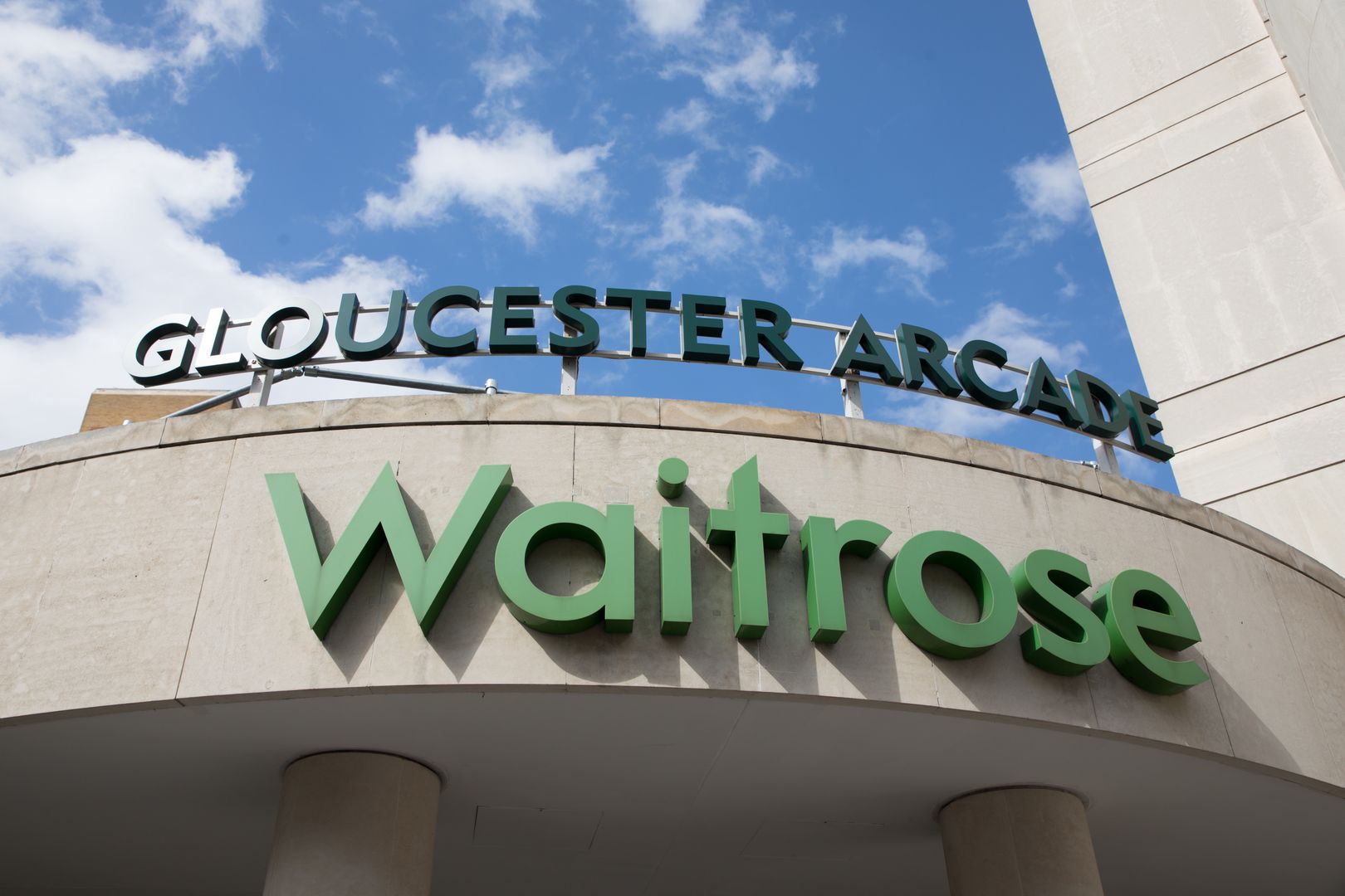 Waitrose wyrzuca czasopisma dla dzeci z plastikowymi zabawkami w środku 