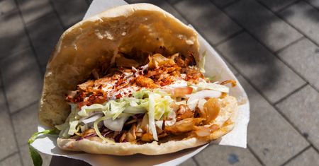 Ponad 5 mln kebabów rocznie. Jak to danie podbiło Polskę?