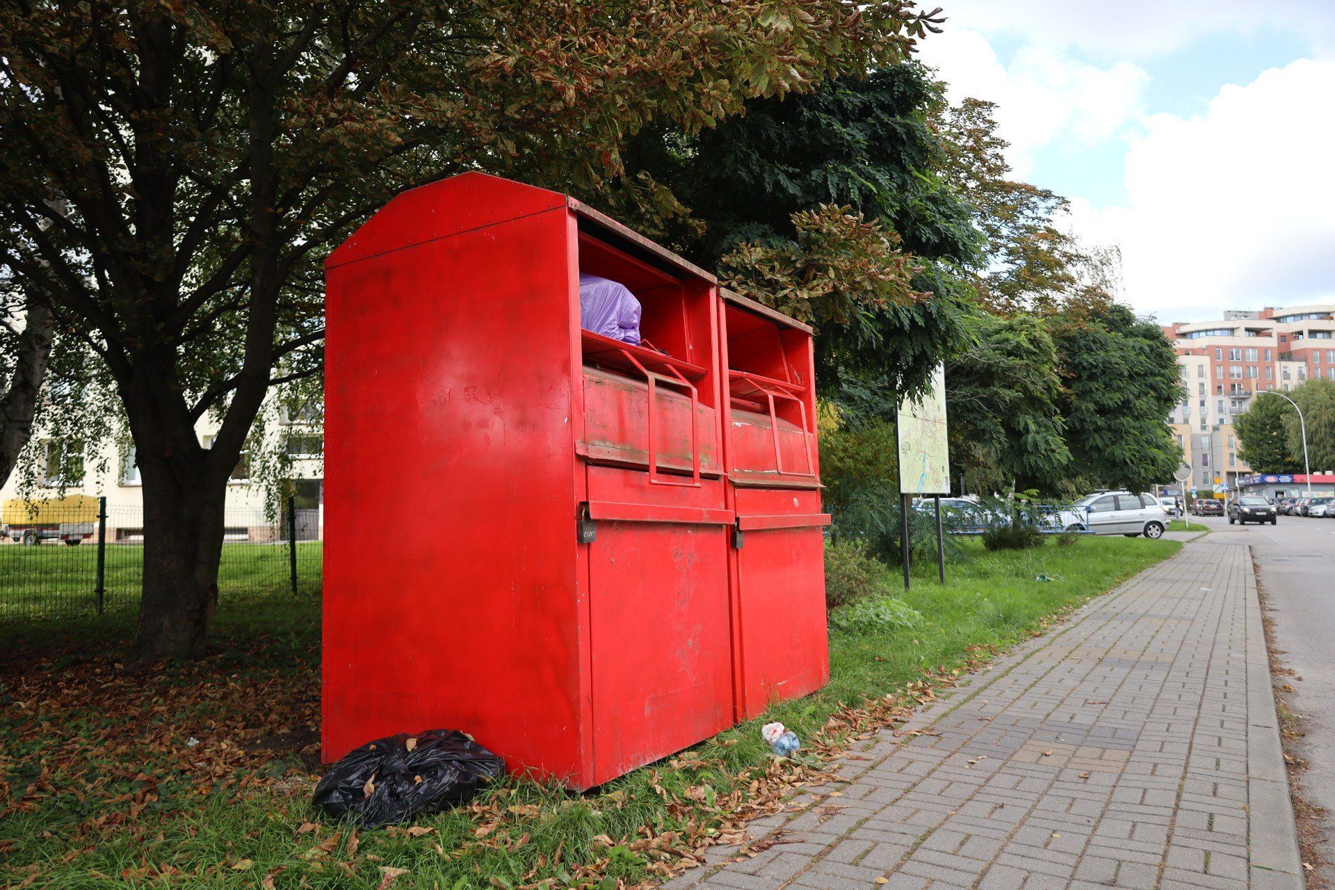 Przeadowane odzie kontenery to nierzadki widok na rzeszowskich osiedlach.