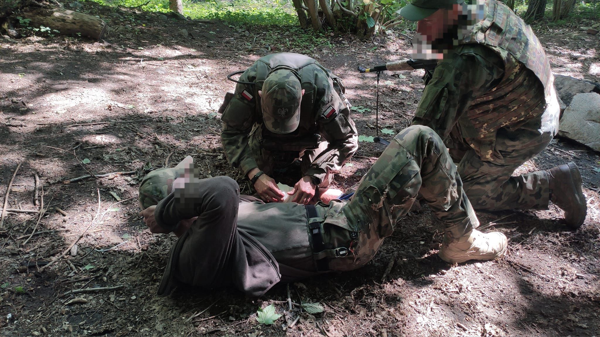 Rekruci podczas egzaminu. Pierwsza pomoc