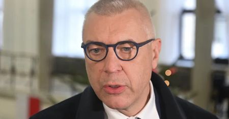 Giertych o oborniku pod domem Hołowni: Doszło do zniewagi