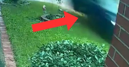 Tesla wjechała w dom w Teksasie. Kobieta nie żyje. Nagranie trafiło do sieci