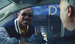 Netflix po 30 latach przywrócił kultową serię. Ale "Gliniarz z Bevelry Hills: Axel F" do historii się nie zapisze