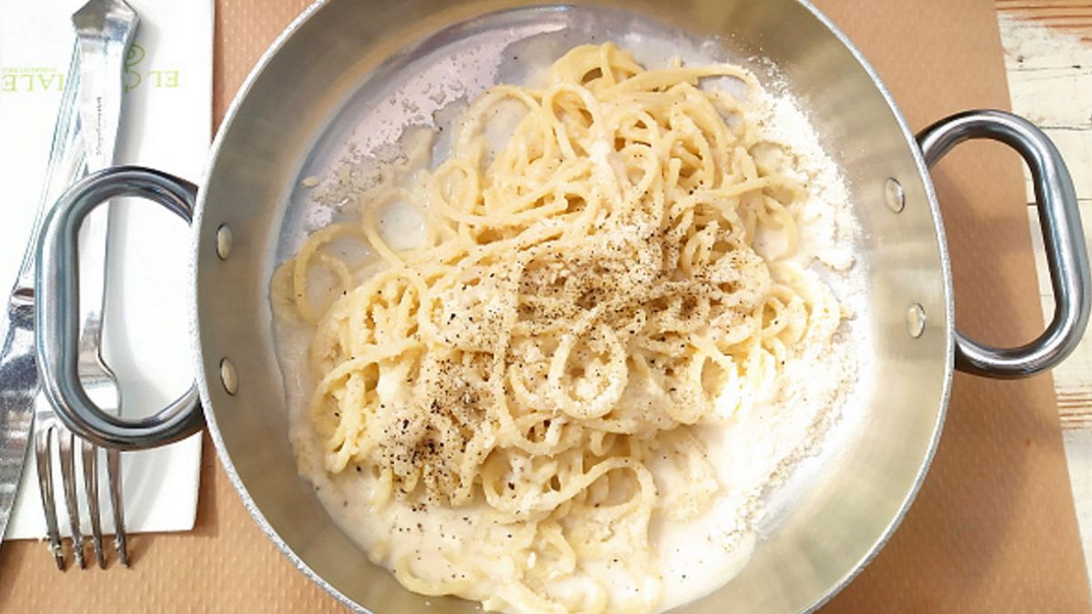 Zdziwicie się, jak świetnie smakuje makaron z pieprzem i serem