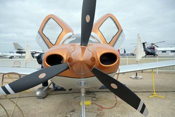 Katastrofa na warszawskim Bemowie. Cirrus SR22T stanął w płomieniach
