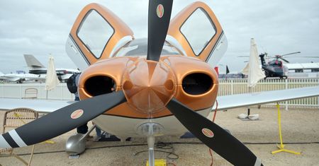 Katastrofa na warszawskim Bemowie. Cirrus SR22T stanął w płomieniach