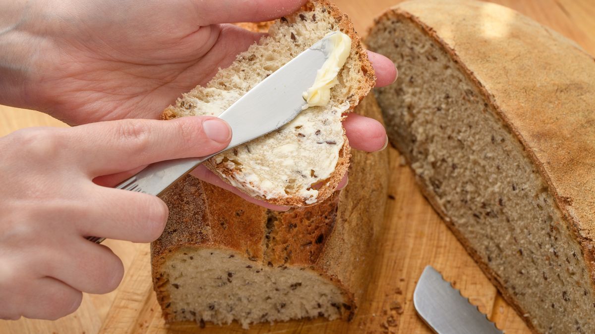 Czym smarować chleb?