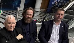 TVP Info i PiS zachęcają widzów do manifestacji przy Woronicza. Posłowie dyżurują rotacyjnie