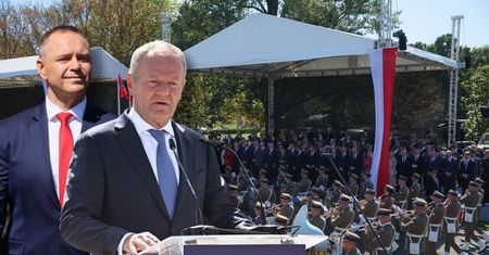 Święto Wojska Polskiego. Spór o SAFE w tle obchodów