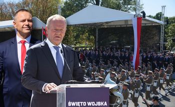 Święto Wojska Polskiego. Spór o SAFE w tle obchodów