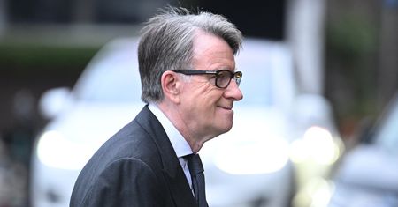 Lord Mandelson i Epstein. Wiadomo, gdzie zrobiono zdjęcie w bieliźnie