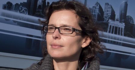Nie musiałaby pracować, a miliony i tak wpadałyby na jej konto. Wystarczy, że miała znaną matkę
