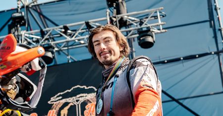 Konrad Dąbrowski w top 5 Rajdu Safari