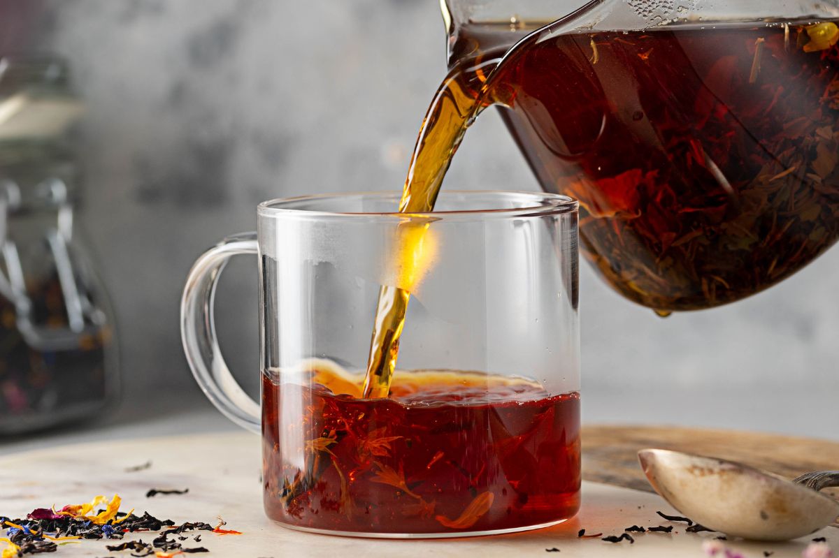 You can improve digestion and say goodbye to bloating in no time. Just add a popular spice to your tea.