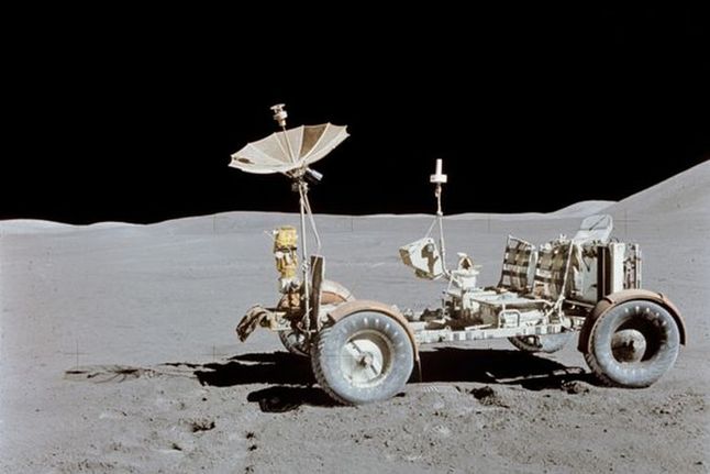 Łazik LRV (Lunar Roving Vehicle) - takimi pojazdami jeździli po Księżycu astronauci