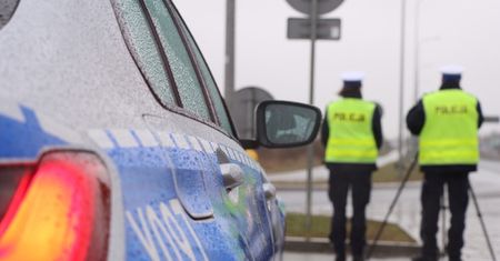 Pirat drogowy zatrzymany w Mochowie. 108 km/h w terenie zabudowanym