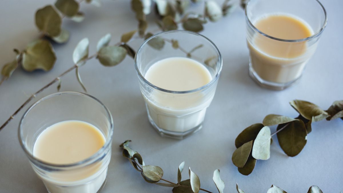 Dieta bezmleczna to rozwiązanie dla osób, które mają alergię na białka mleka krowiego. Tradycyjne mleko można zastąpić mlekiem roślinnym np. sojowym.