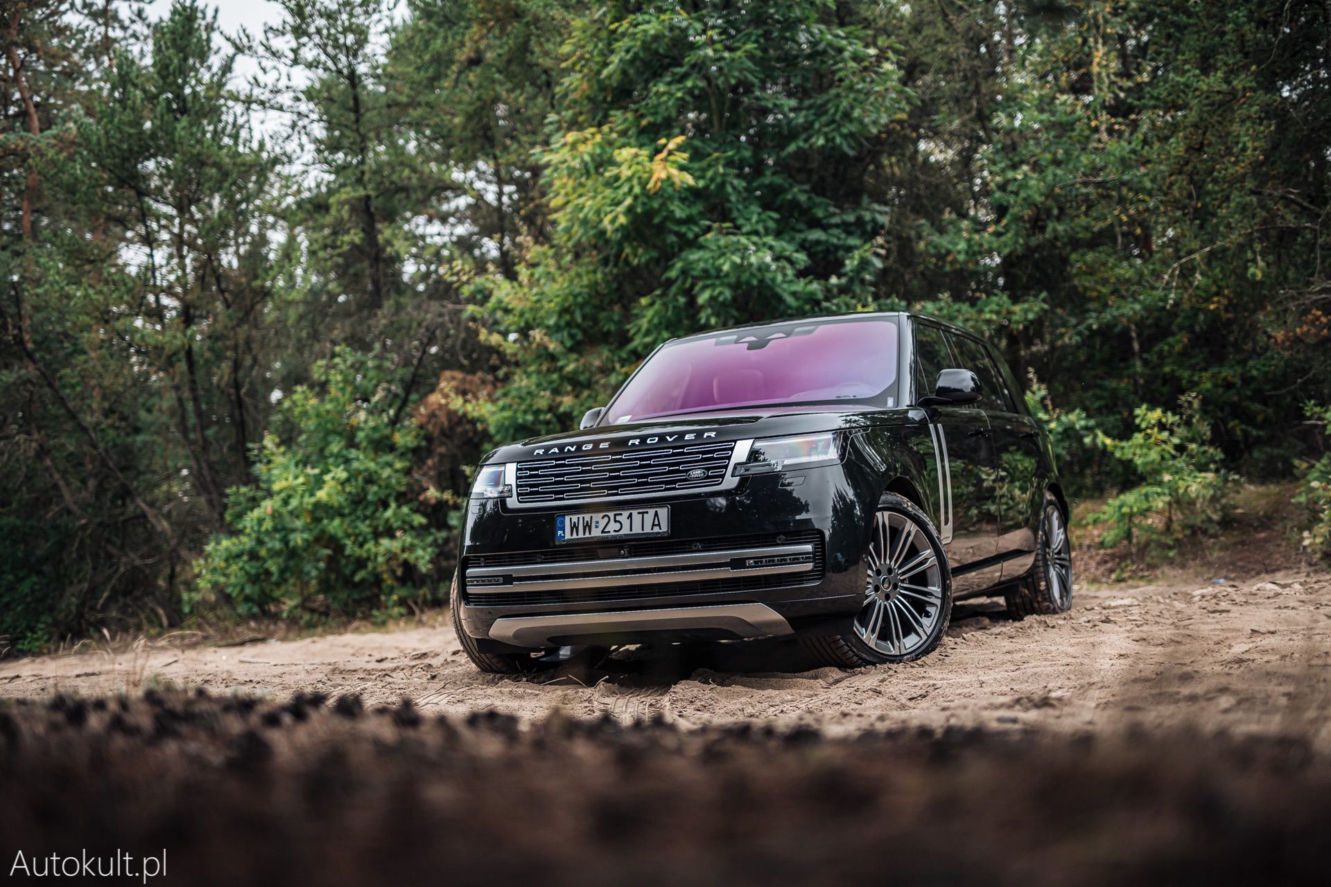 Range Rover (2022) vs Bentley Bentayga S (2022) vs Mercedes-Maybach GLS 600 (2022)