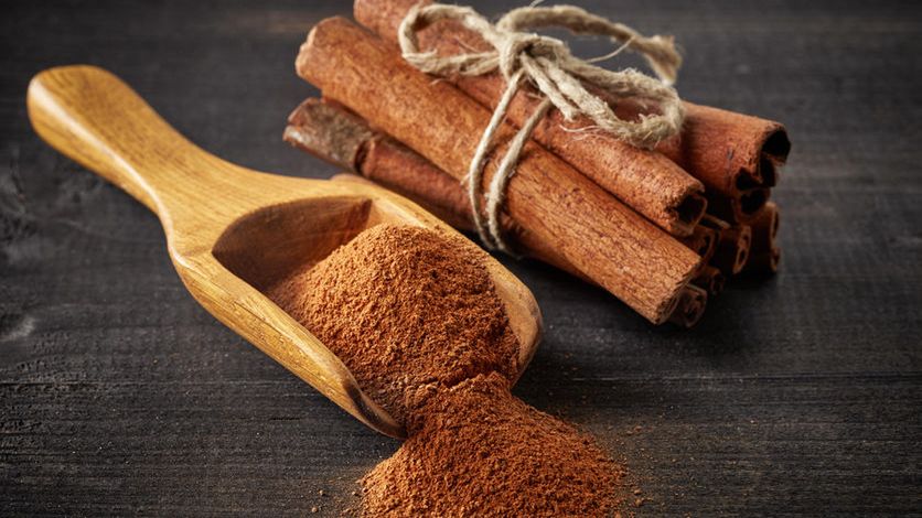 Cynamon ma intensywny smak i aromat, a także wiele właściwości zdrowotnych. 