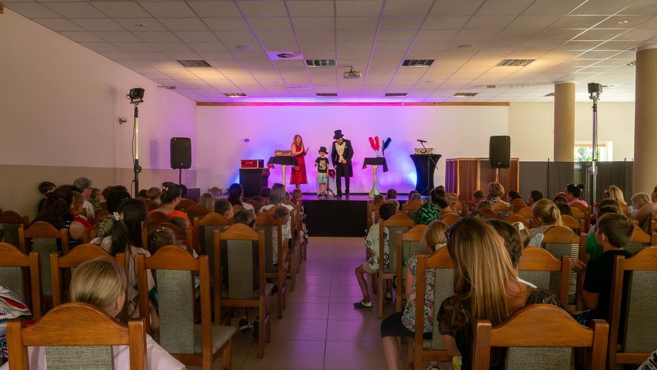 Magiczny pokaz Magika Markusa zachwycił dzieci w Łeknie