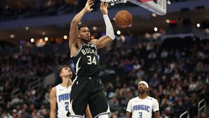 Hawks postraszyli Bucks. Ale Antetokounmpo był genialny w Las Vegas