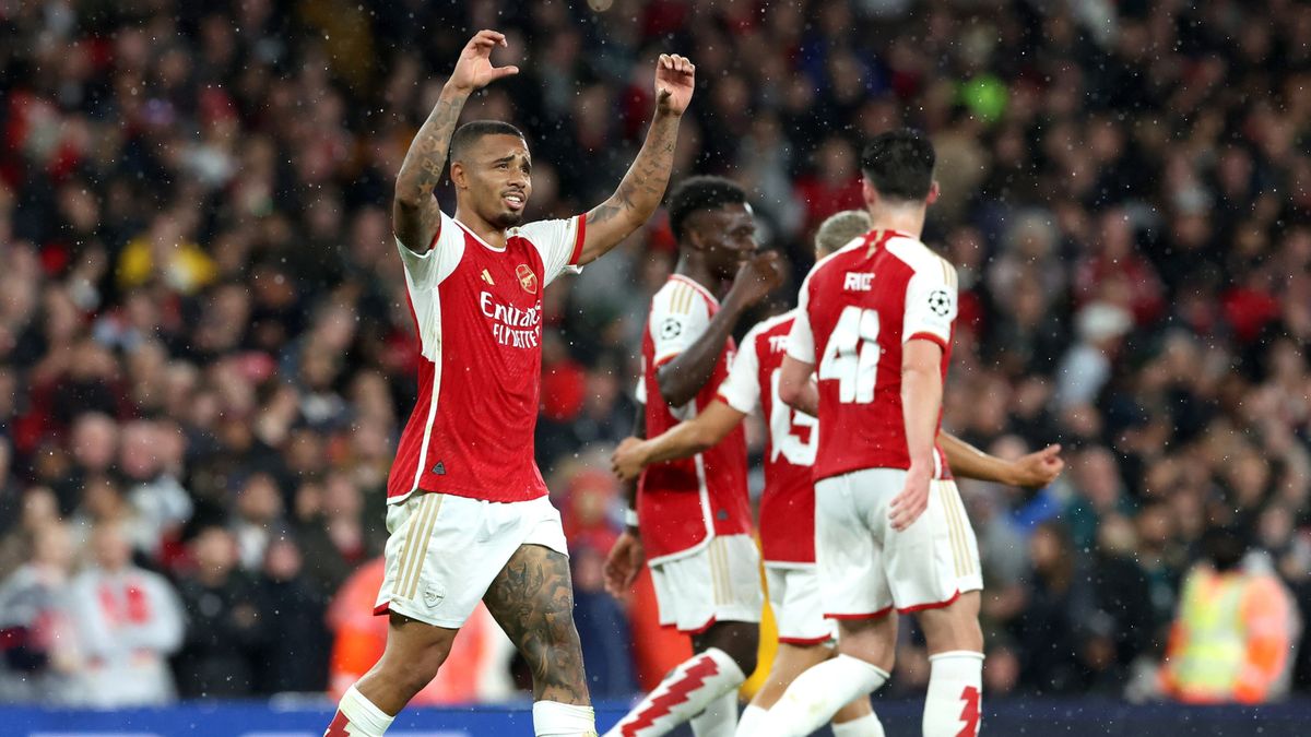 PAP/EPA / NEIL HALL / Na zdjęciu: piłkarze Arsenalu