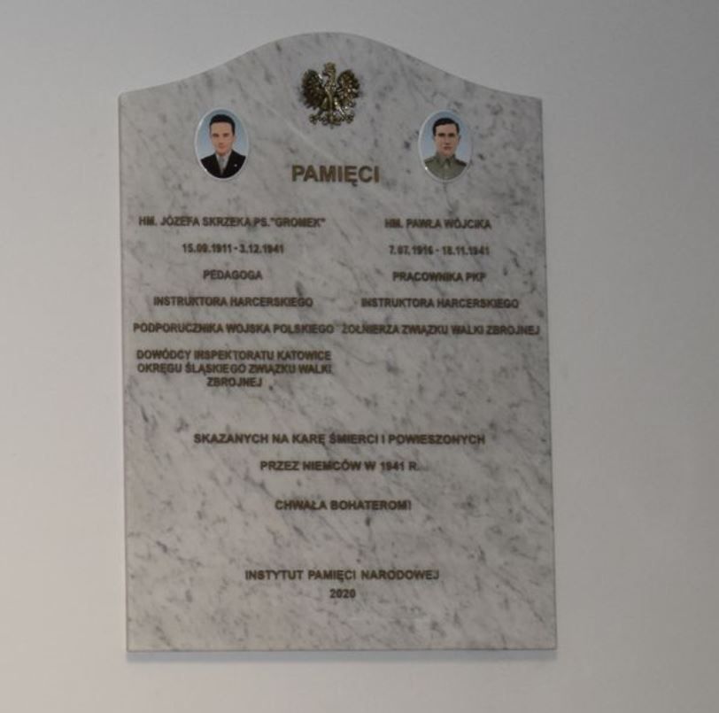Tablica upamiętniająca dwóch bohaterów zawisła w szkole w Siemianowicach Śl.